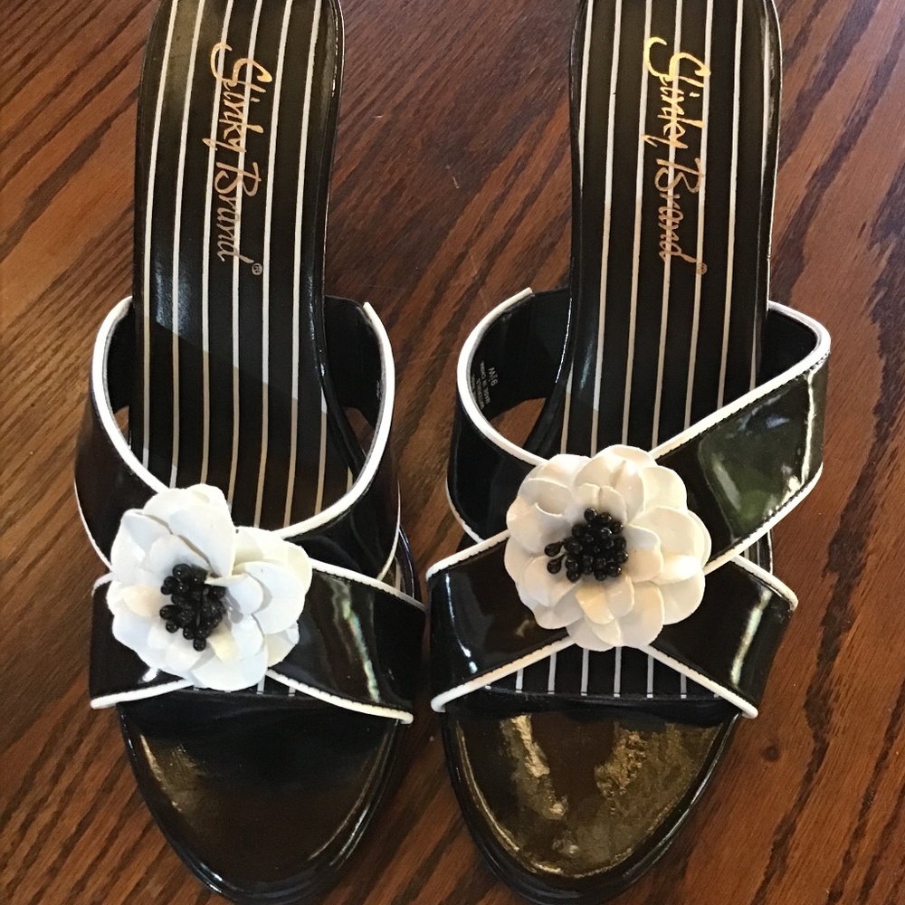 Slinky brand mule
